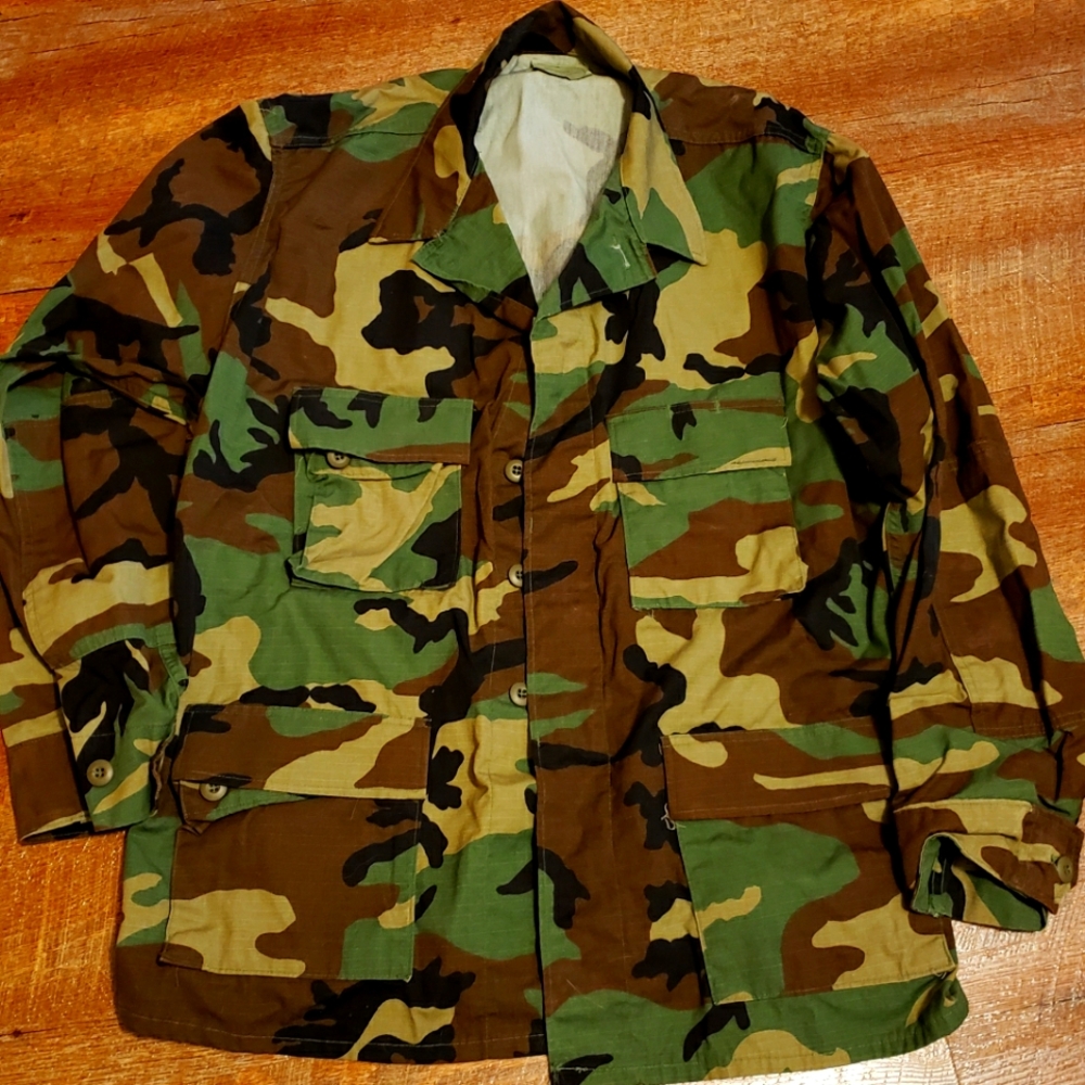 XL Mens Camo shirt.